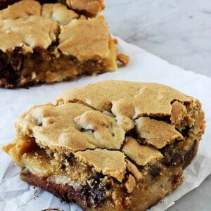 Salted Caramel Chocolate Chip Cookie Bars