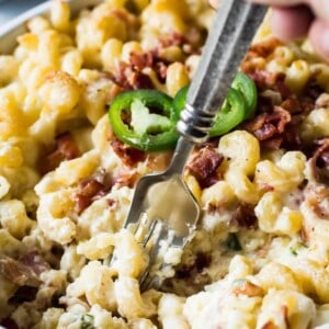 Jalapeno Popper Macaroni and Cheese! This macaroni and cheese tastes just like a jalapeño popper!! Loaded up with fresh jalapeño. Bits of crispy bacon. And the homemade sauce is made ultra creamy by adding cream cheese! You will never want another macaroni and cheese again once you try this one!