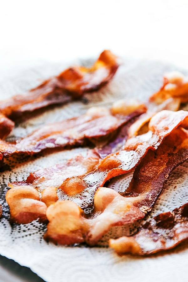 Sliced bacon on a paper towel.