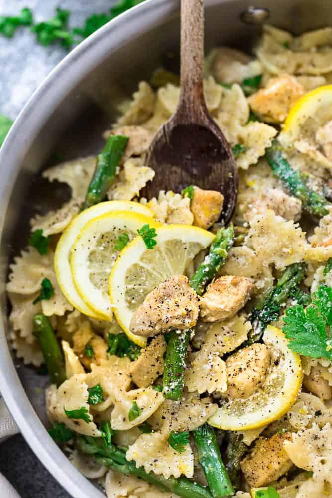 Lemon Garlic Chicken Asparagus Pasta in a pot.