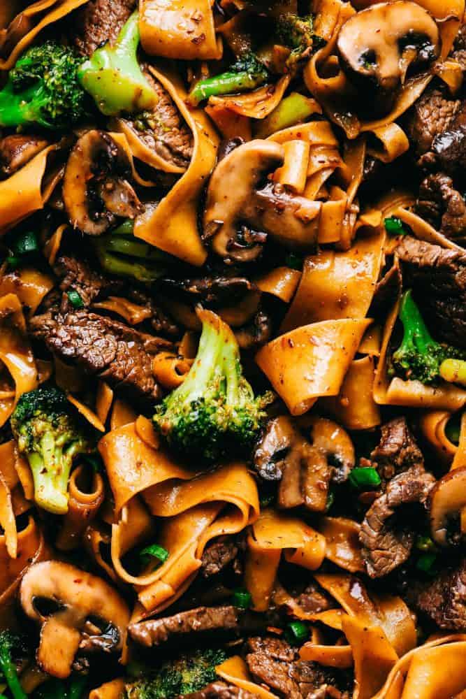 Up close photo of Garlic beef and broccoli noodles