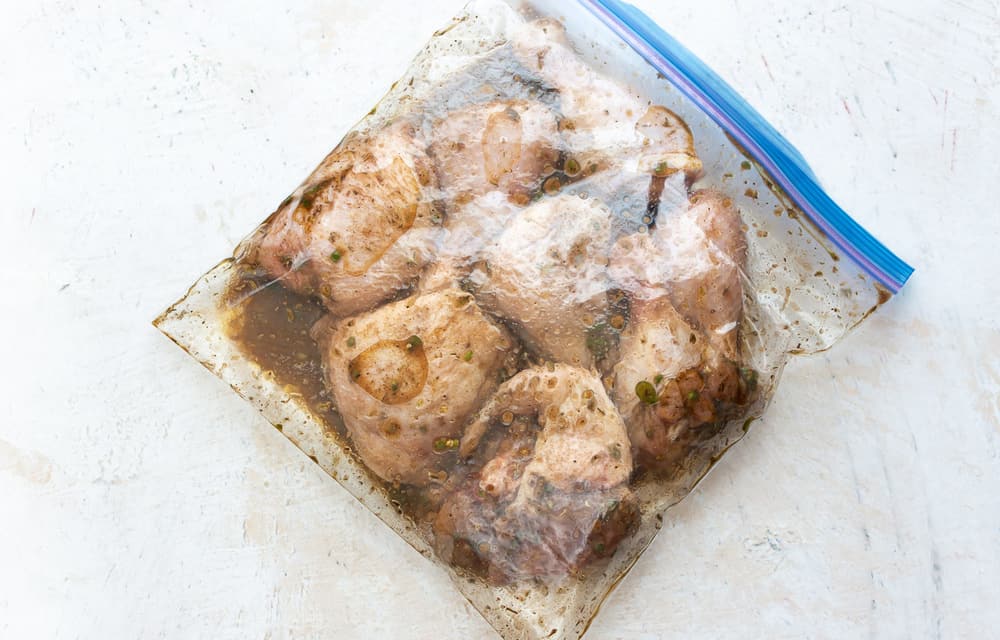 jerk chicken marinating 