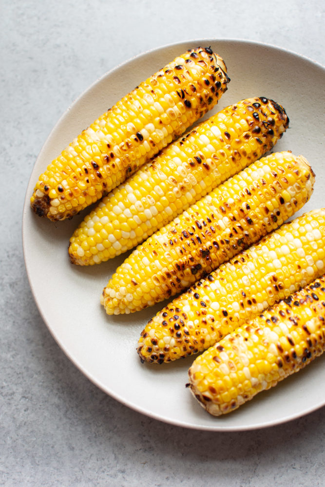 Grilled corn on the cob in a bowl