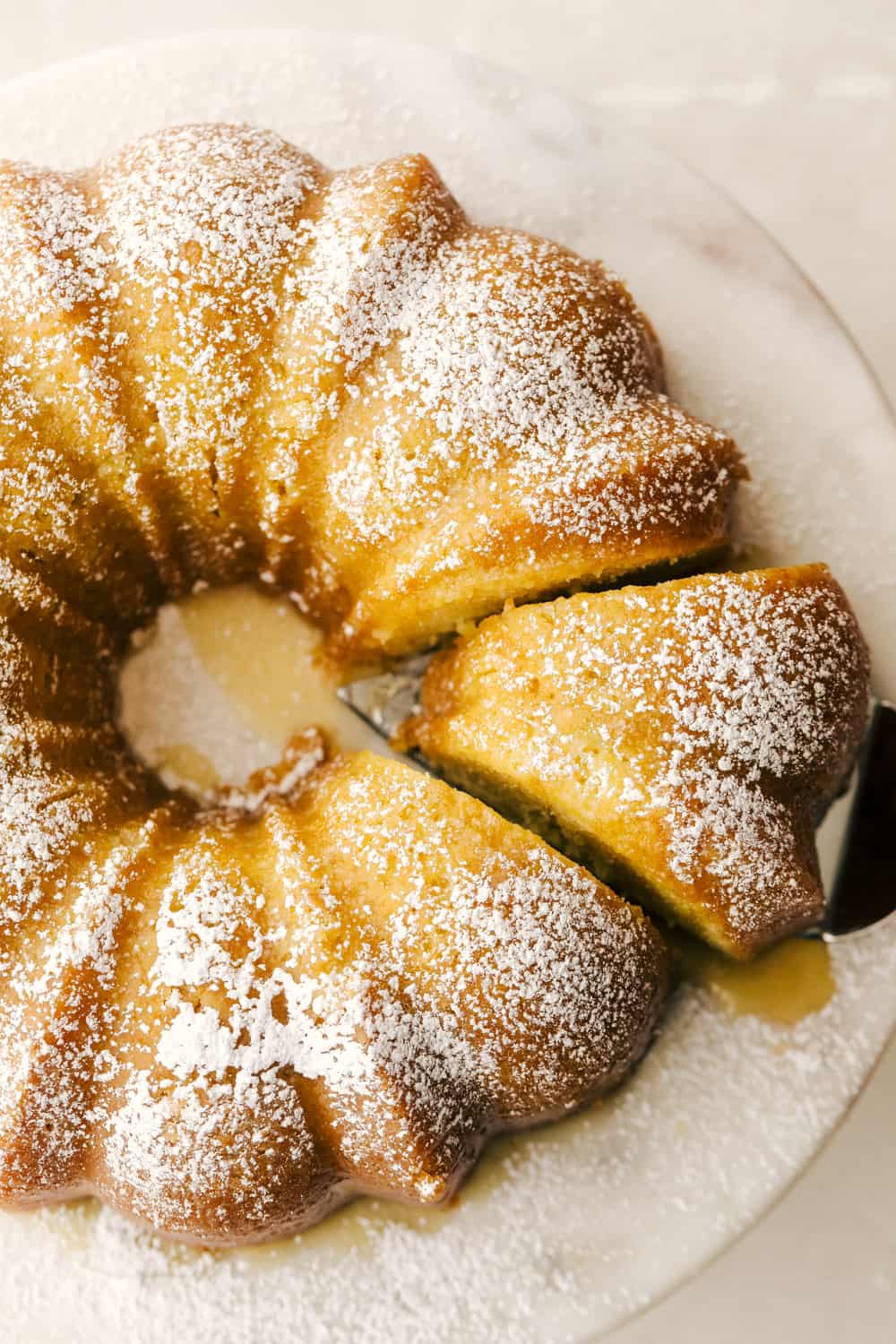 Cutting into the Kentucky Butter Cake. 