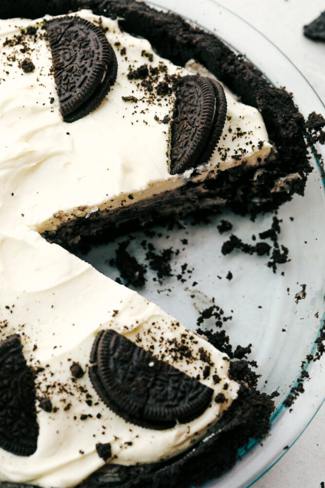 No-bake oreo pie with a slice missing. 