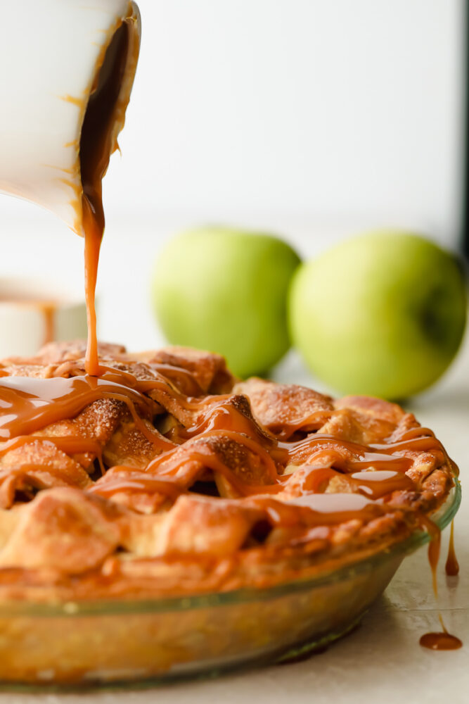 Pouring the caramel over the apple pie. 