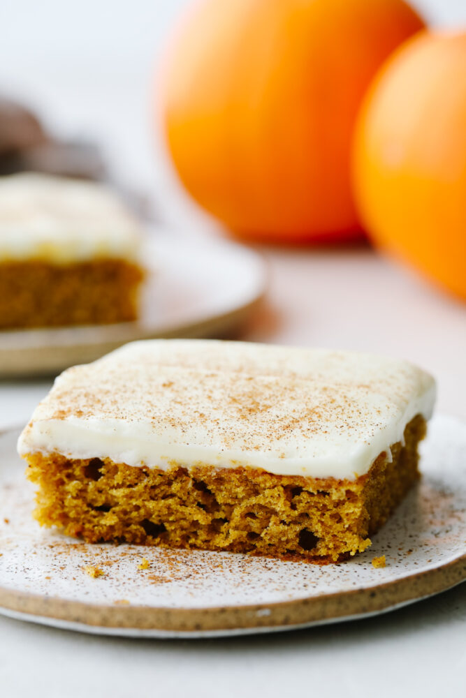 A slice pf pumpkin spice sheet cake on a plate. 