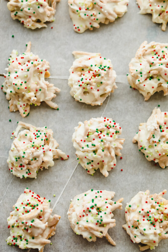 A zoomed in picture of a white chocolate haystack cookie. 