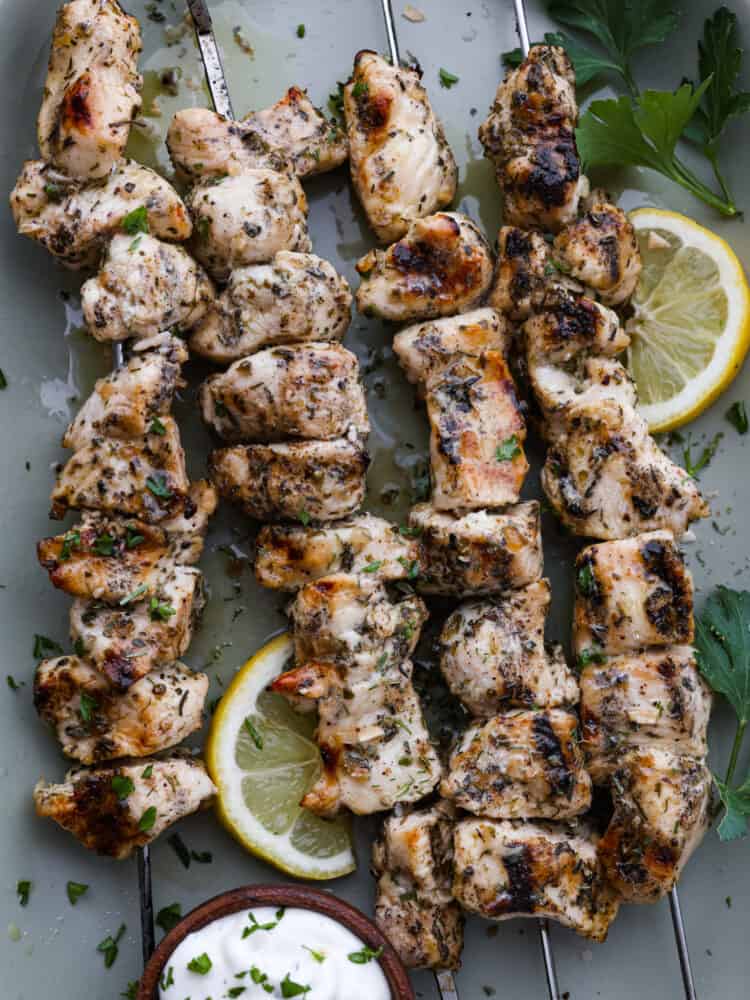 Closeup of 4 chicken skewers.