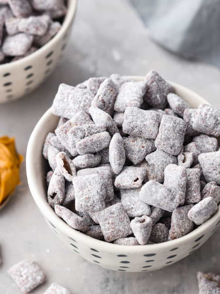 Skinny muddy buddies in a bowl.