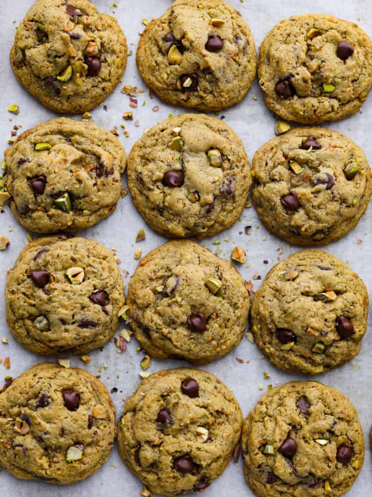 Top-down view of 12 cookies.