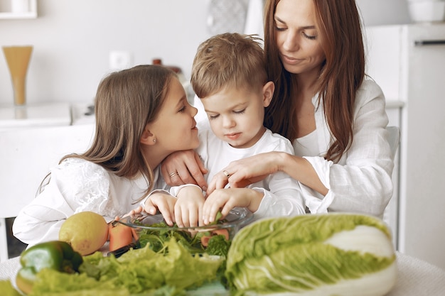 Mastering Nutritious Eating Amidst the Hustle of Entrepreneurship and Parenthood