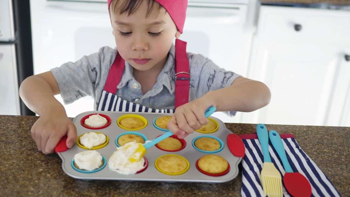 Handstand kitchen kids baking set 