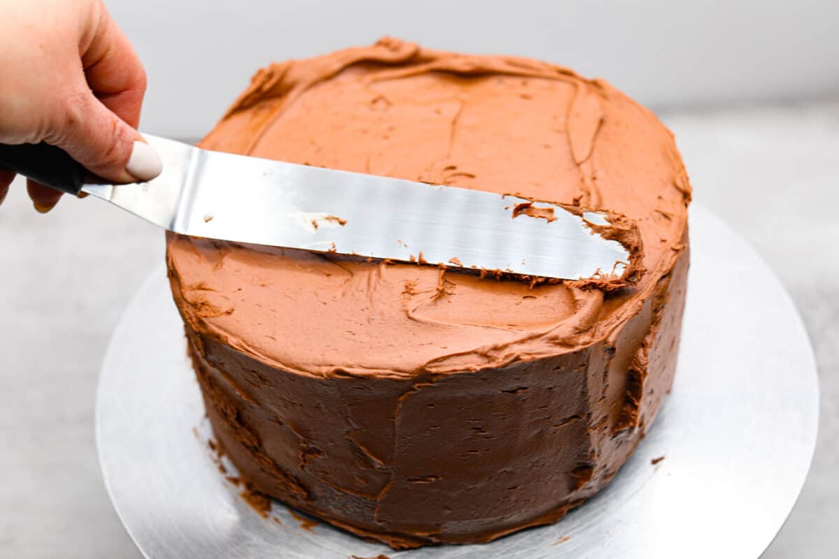 Frosting the Guinness cake 