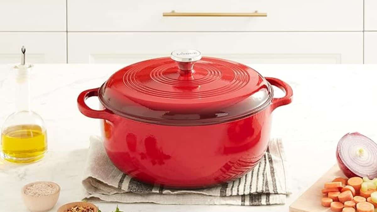 Lodge 7.5-Quart Enameled Cast Iron Dutch Oven 