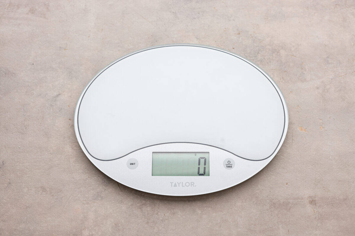 A food scale set to zero. 