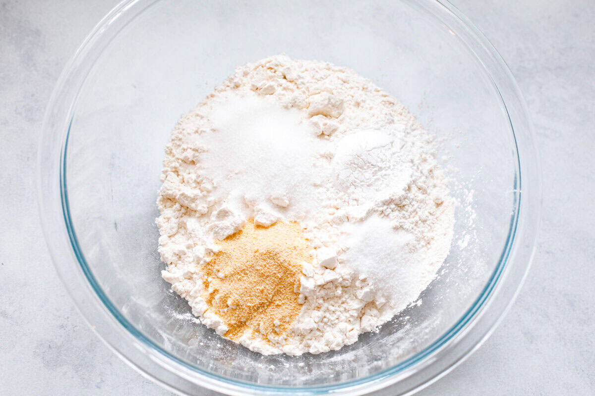 First photo of the flour mixture in a glass bowl.